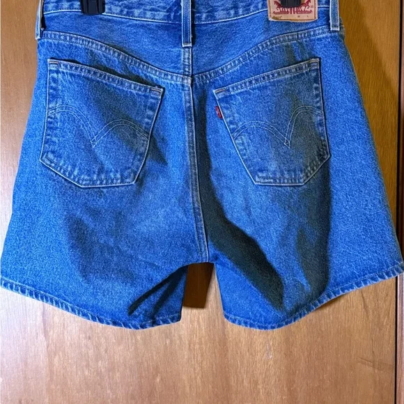 Classic Women’s Levi’s 501 Blue Denim Button Fly Shorts - Picture 2 of 9